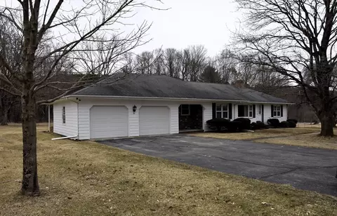36 Center Rd, Dudley, MA 01571