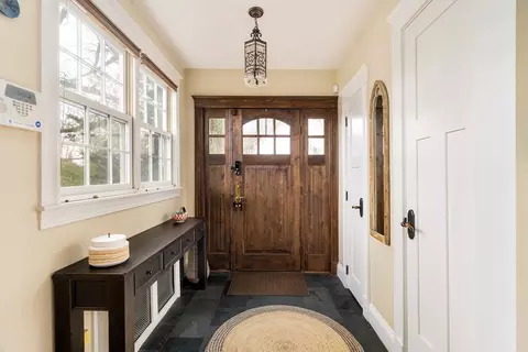 Entry Way - 9 Eastern Ave, Arlington, MA 02476 photo 2 of 5