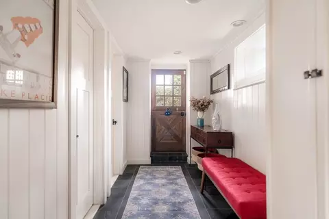 Entry Way - 9 Eastern Ave, Arlington, MA 02476 photo 5 of 5