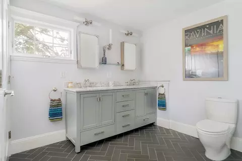 Bath - 9 Eastern Ave, Arlington, MA 02476 photo 2 of 5