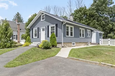 17 Spring St, West Bridgewater, MA 02379