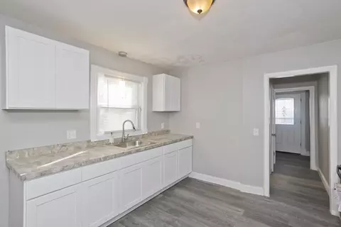 93 Bristol St, Springfield, MA 01109 photo 11