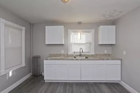 93 Bristol St, Springfield, MA 01109 photo 12