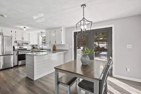202 Pondview Village Rd #202, Tyngsborough, MA 01879