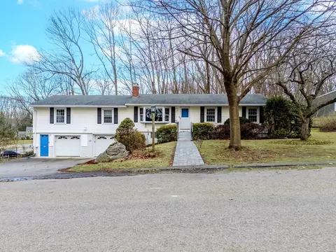 30 Valley Hill Dr, Holden, MA 01520