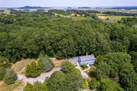 42 Spring St, Essex, MA 01929