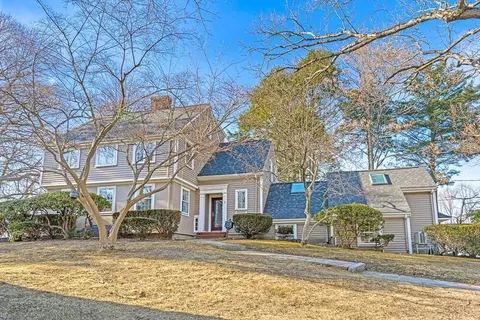 7 Rangeley Rd, Winchester, MA 01890
