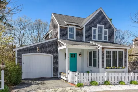 17 Cobblestone, Plymouth, MA 02360