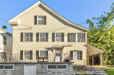 78 Grove St, Clinton, MA 01510