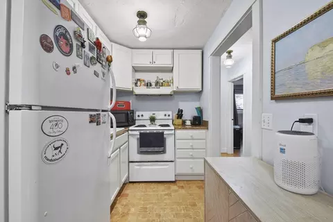 Kitchen - 976 Plain St #48, Marshfield, MA 02050 photo 2 of 2