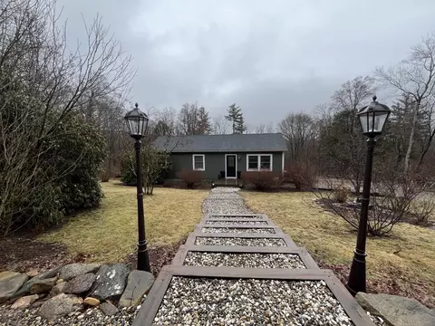 104 Wales Rd, Holland, MA 01521
