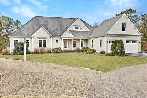 10 Cliffs Rd, Wareham, MA 02571