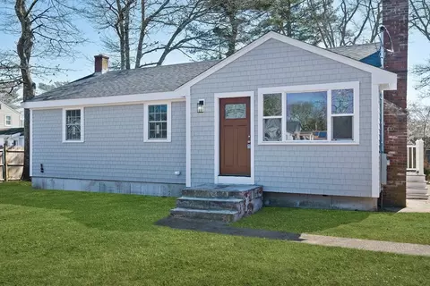 70 Fearing St, Buzzards Bay, MA 02532