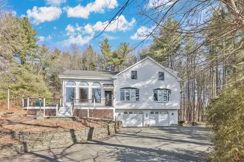19 Simmons Brook Dr, Westfield, MA 01085