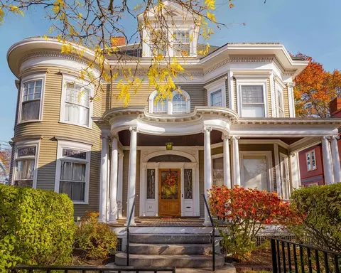 61 Centre St, Brookline, MA 02446