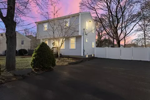 461 W Water St, Rockland, MA 02370