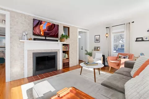 Living - 6 Sunset Dr, Beverly, MA 01915 photo 3 of 4