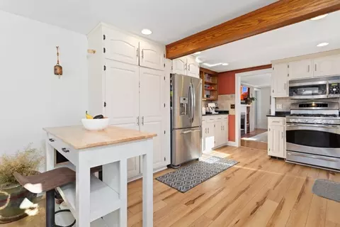 Kitchen - 6 Sunset Dr, Beverly, MA 01915 photo 4 of 5