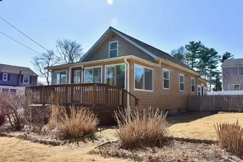 11 Osborne Ave, Wareham, MA 02576