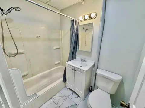 Bath - 28 Randall Pl, Springfield, MA 01108 photo 1 of 1
