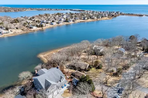 39 Miami Ave, Falmouth, MA 02540