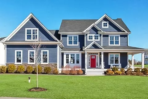 10 Rochambeau Ave, Wrentham, MA 02093
