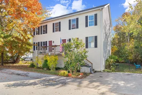 33 Myrtle Sq, Gloucester, MA 01930