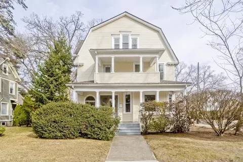 77 S Park Ave, Longmeadow, MA 01106