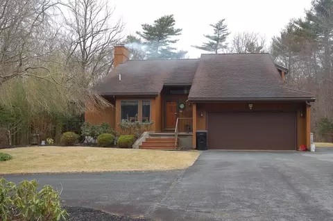 135 High Hill Rd, Dartmouth, MA 02747