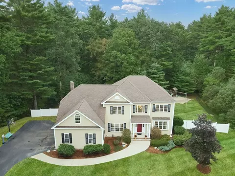 4 Chippewa Ln, Sharon, MA 02067