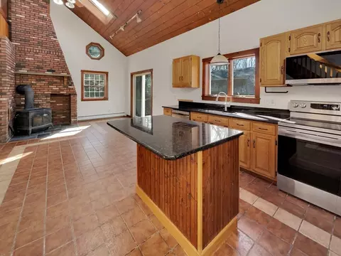 60 Pine Ave, Cherry Valley, MA 01611 photo 11