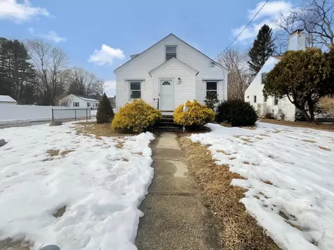 22 Seagrave St, Uxbridge, MA 01569