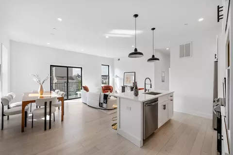 7 Wordsworth #PH5, Boston, MA 02128