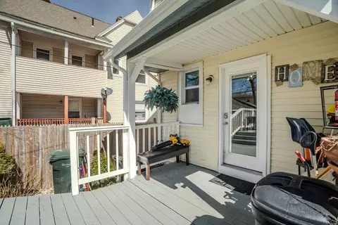 26 Mapledell St, Springfield, MA 01109 photo 9