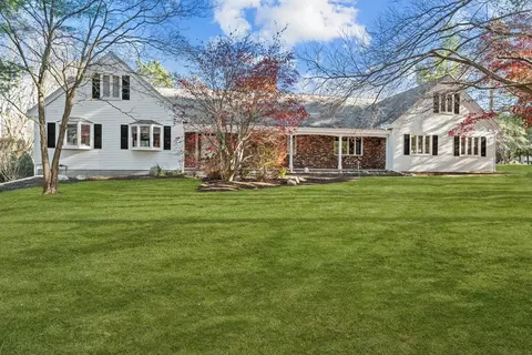 676 Salem End Rd, Framingham, MA 01702