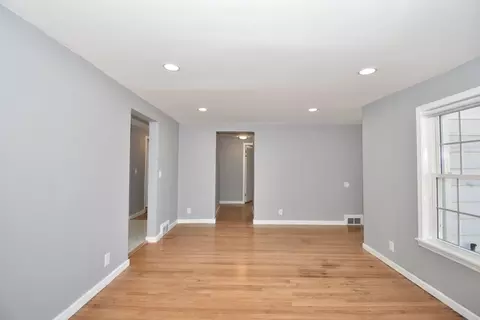 Living - 31 E Bay Path Ter, Springfield, MA 01109 photo 5 of 5