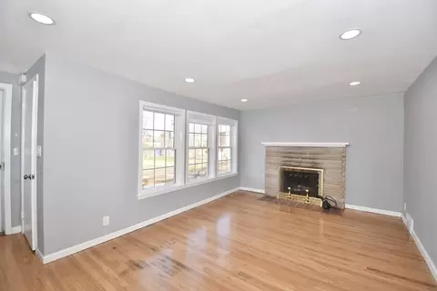 Living - 31 E Bay Path Ter, Springfield, MA 01109 photo 2 of 5