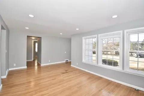 Living - 31 E Bay Path Ter, Springfield, MA 01109 photo 3 of 5