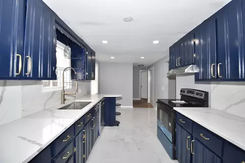 Kitchen - 31 E Bay Path Ter, Springfield, MA 01109 photo 1 of 2