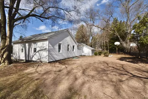Exterior - 31 E Bay Path Ter, Springfield, MA 01109 photo 3 of 4