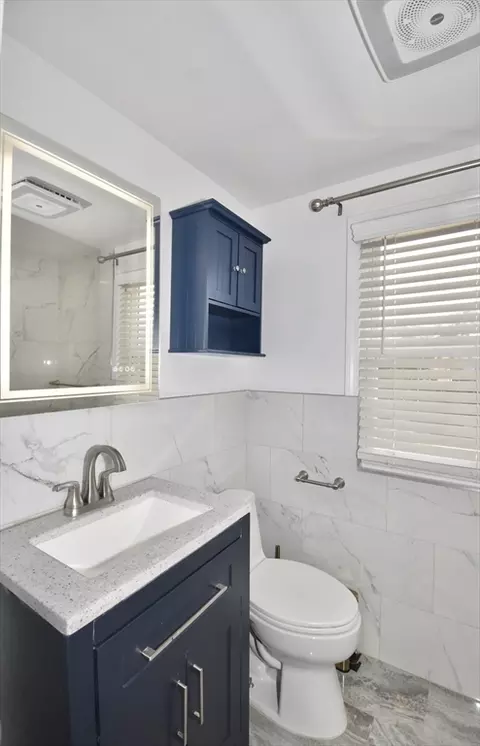 Bath - 31 E Bay Path Ter, Springfield, MA 01109 photo 2 of 2