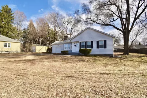Exterior - 31 E Bay Path Ter, Springfield, MA 01109 photo 2 of 4