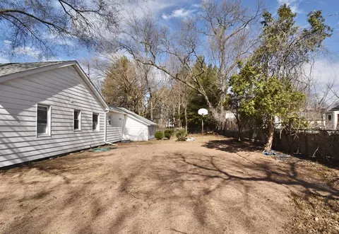 Exterior - 31 E Bay Path Ter, Springfield, MA 01109 photo 4 of 4