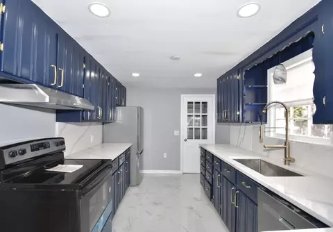Kitchen - 31 E Bay Path Ter, Springfield, MA 01109 photo 2 of 2