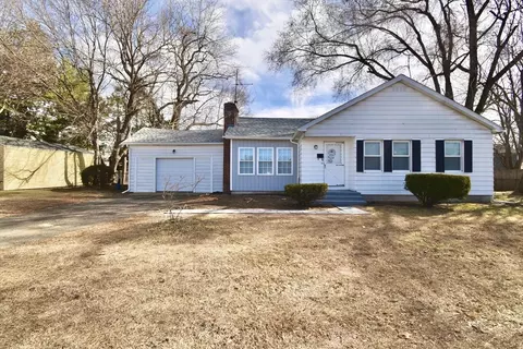 31 E Bay Path Ter, Springfield, MA 01109