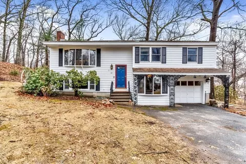 32 Kosmas St, Marlborough, MA 01752