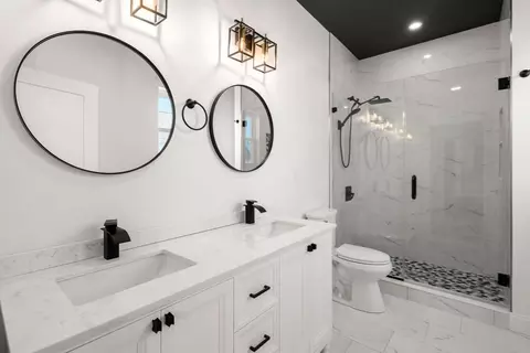 Bath - 7 Bellingham Ave #3, Everett, MA 02149 photo 2 of 2