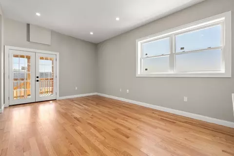 Living - 7 Bellingham Ave #3, Everett, MA 02149 photo 2 of 3