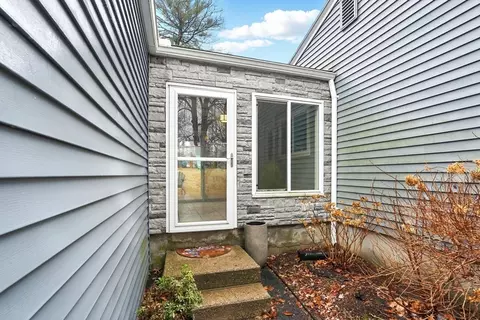 37 Gourley Rd, Springfield, MA 01129 photo 4