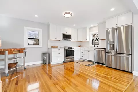 12 Donegal Ln, Danvers, MA 01923